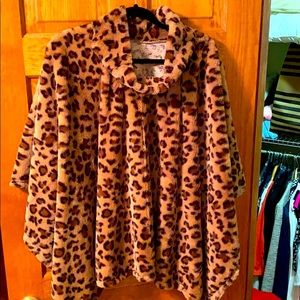 Woman’s Faux Fur Leopard Cape